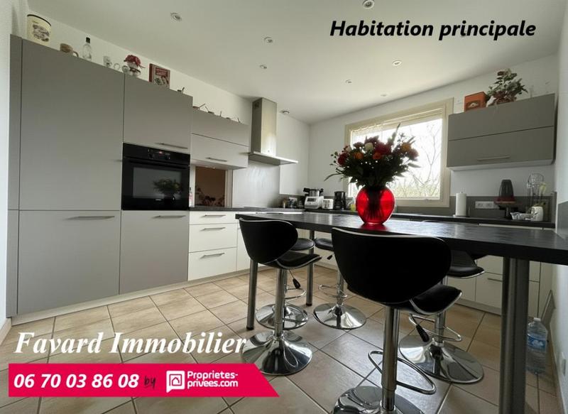 Maison - 260 m² - 12 pièces