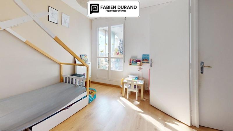 Appartement - 80 m² - 4 pièces