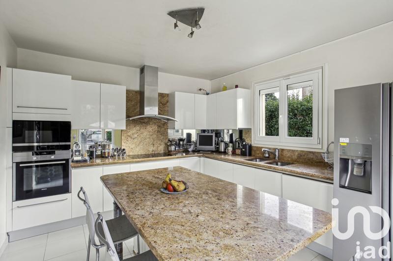 Maison - 237 m² - 18 pièces