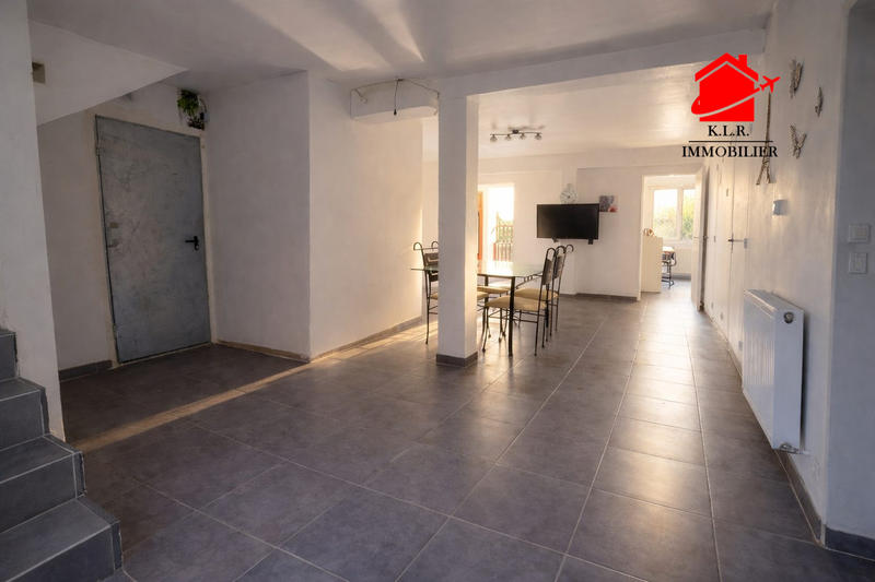 Maison - 202 m² - 8 pièces