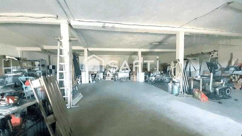 Local commercial - 938 m² - 9 pièces