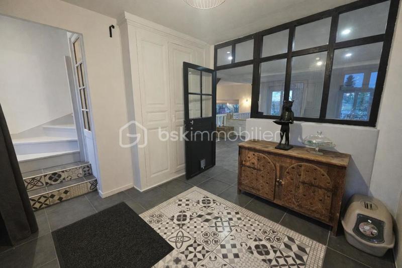 Maison traditionnelle - 250 m² - 8 pièces