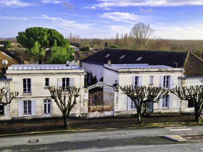 Propriété - 336 m² - 12 pièces