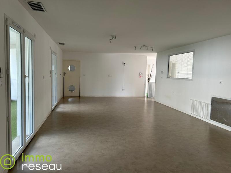 Local d'activités - 134 m² - 5 pièces
