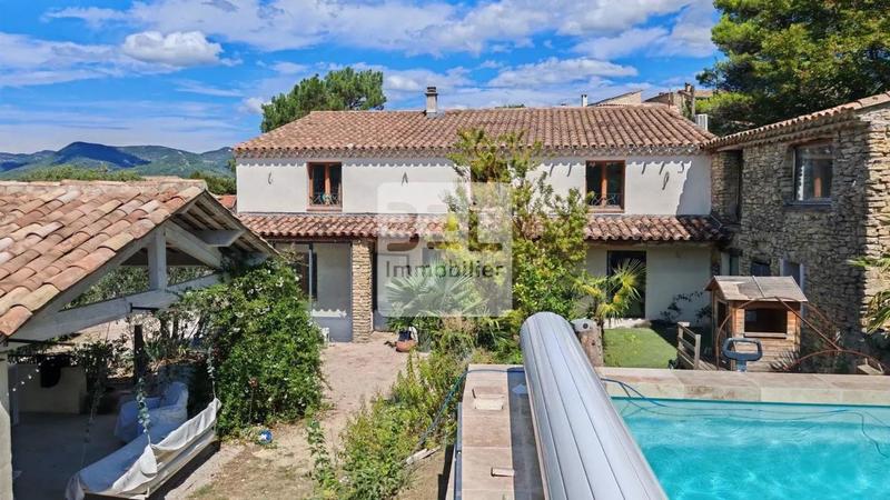 Villa - 198 m² - 6 pièces