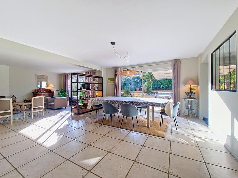 Maison - 310 m² - 8 pièces