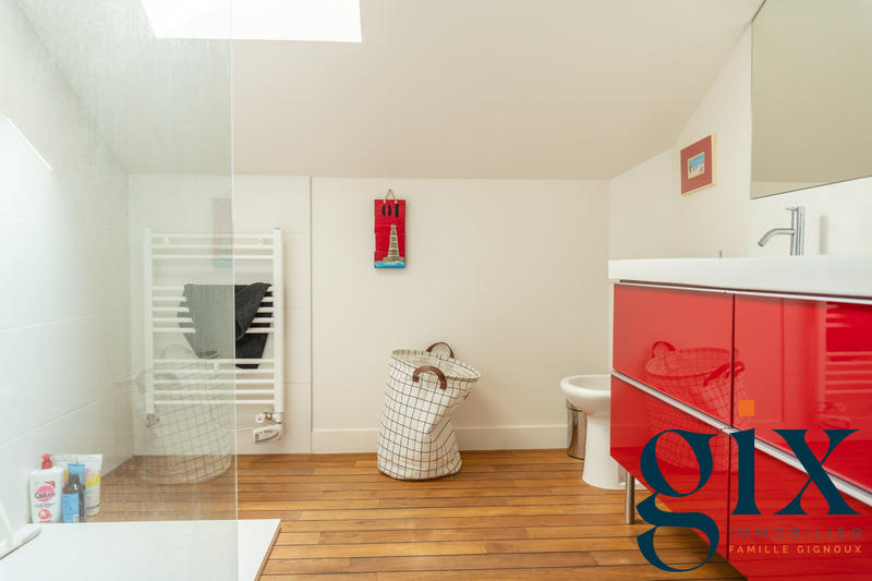 Maison - 266 m² - 8 pièces