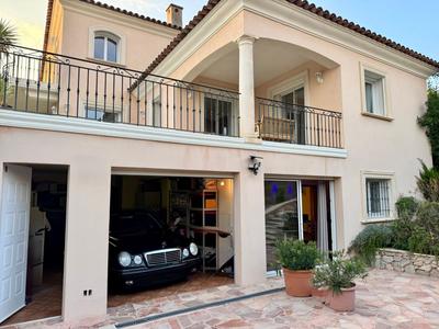 Villa - 204 m² - 5 pièces