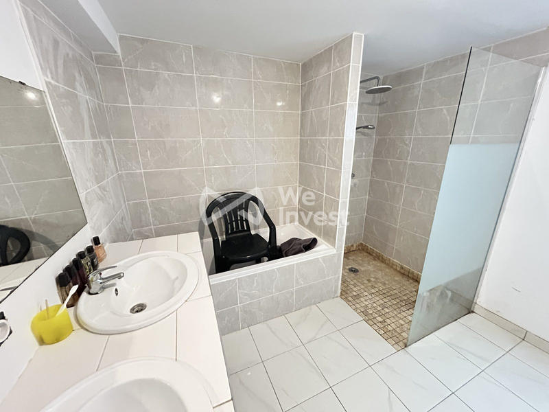 Maison - 250 m² - 8 pièces