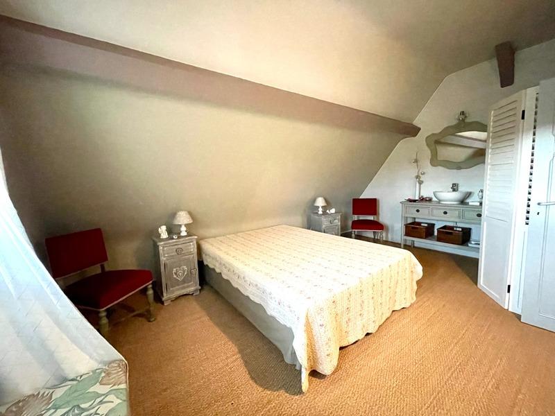 Maison - 225 m² - 9 pièces