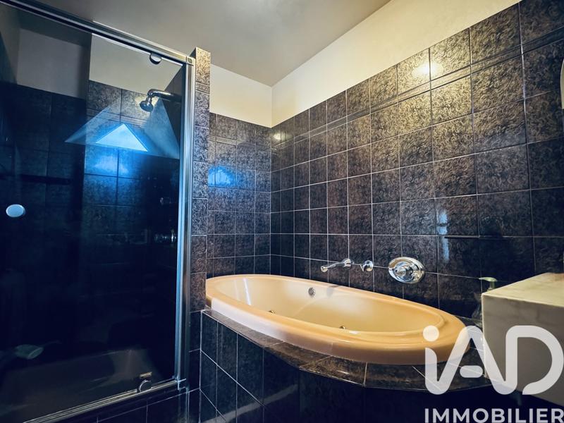 Maison - 200 m² - 7 pièces