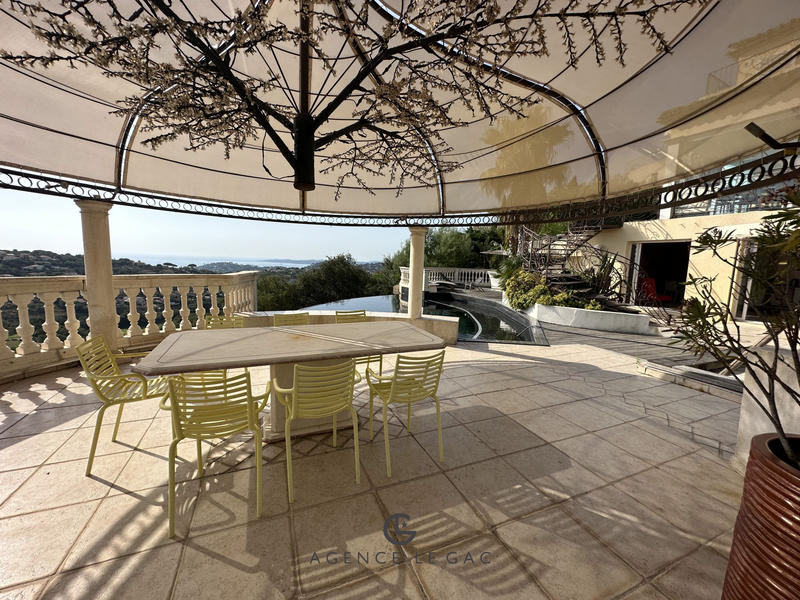 Villa - 317 m² - 7 pièces