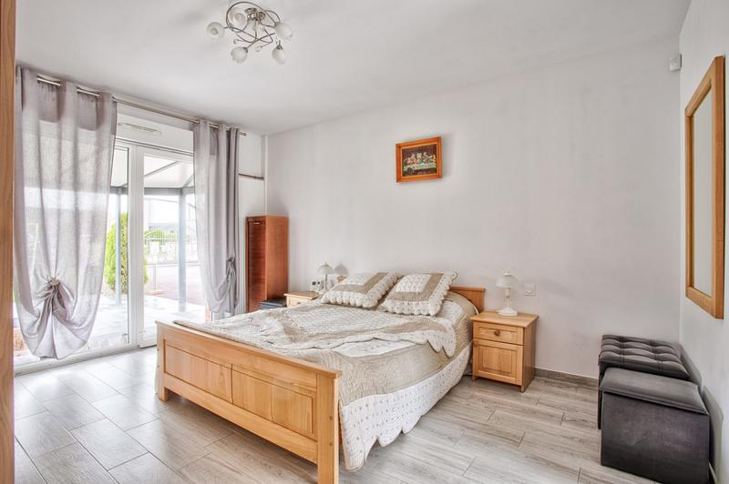 Villa - 193 m² - 9 pièces