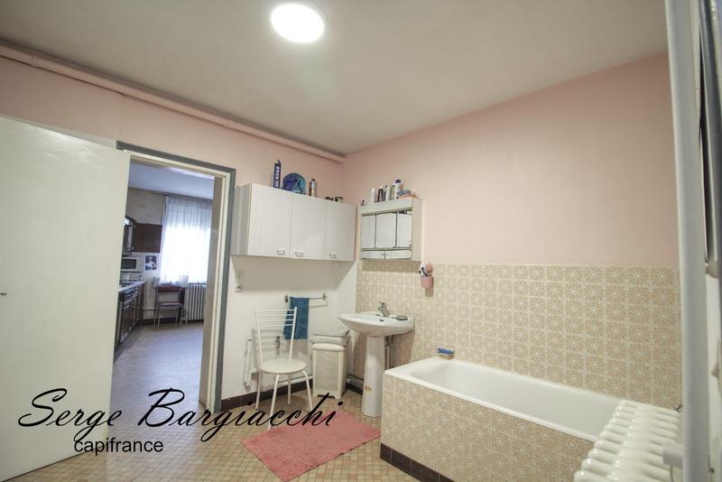 Maison - 200 m² - 8 pièces