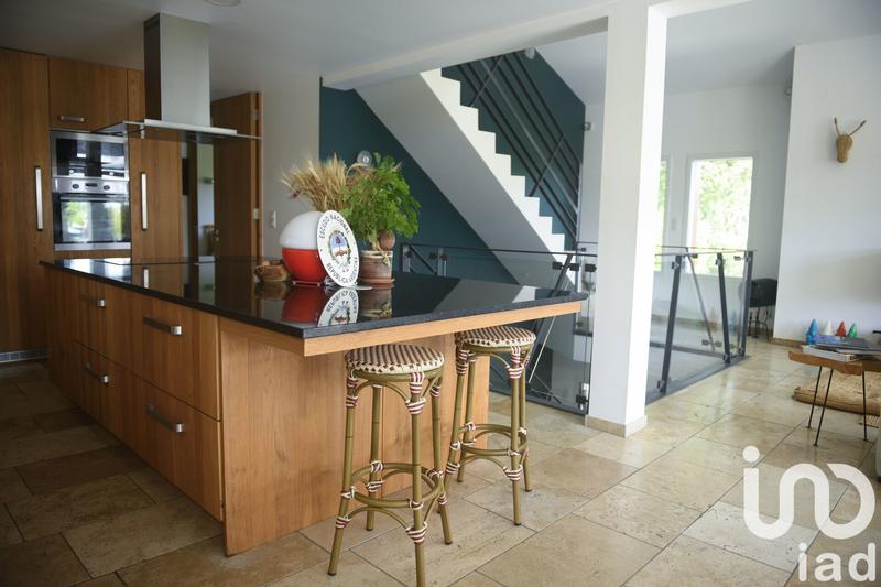 Maison - 238 m² - 6 pièces