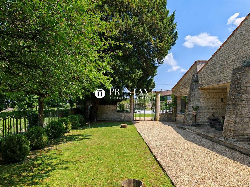 Maison de maîtres - 462 m² - 13 pièces