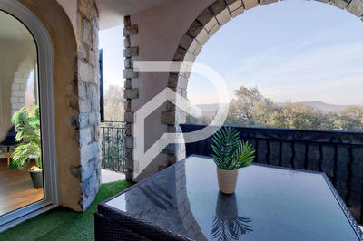 Appartement - 99 m² - 4 pièces