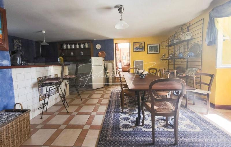 Maison - 251 m² - 8 pièces