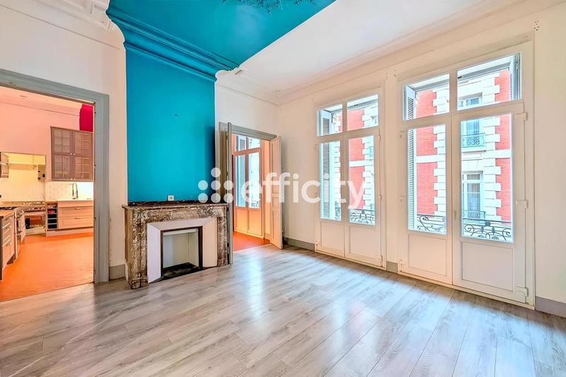 Appartement - 131 m² - 6 pièces