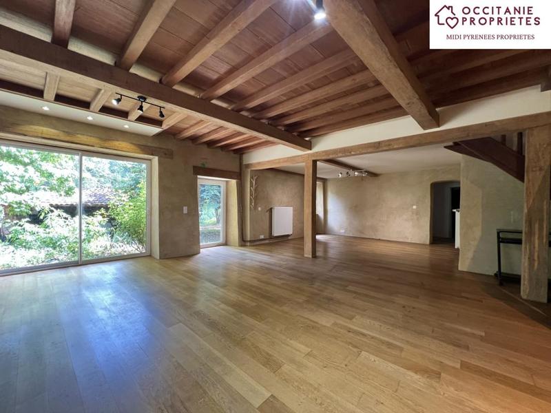 Propriété - 230 m² - 7 pièces