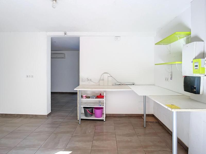 Local commercial - 85 m² - 3 pièces