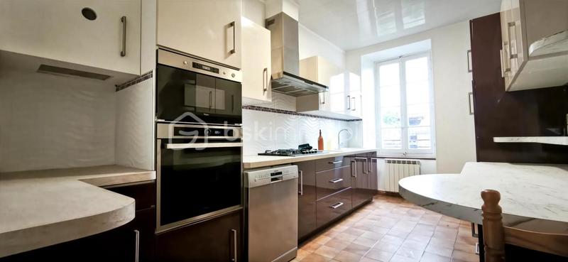 Studio - 123 m² - 5 pièces