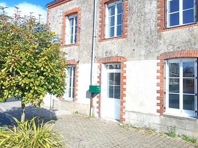 Maison - 93 m² - 4 pièces