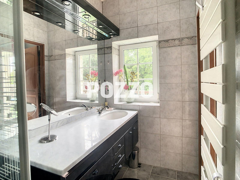 Maison - 290 m² - 10 pièces