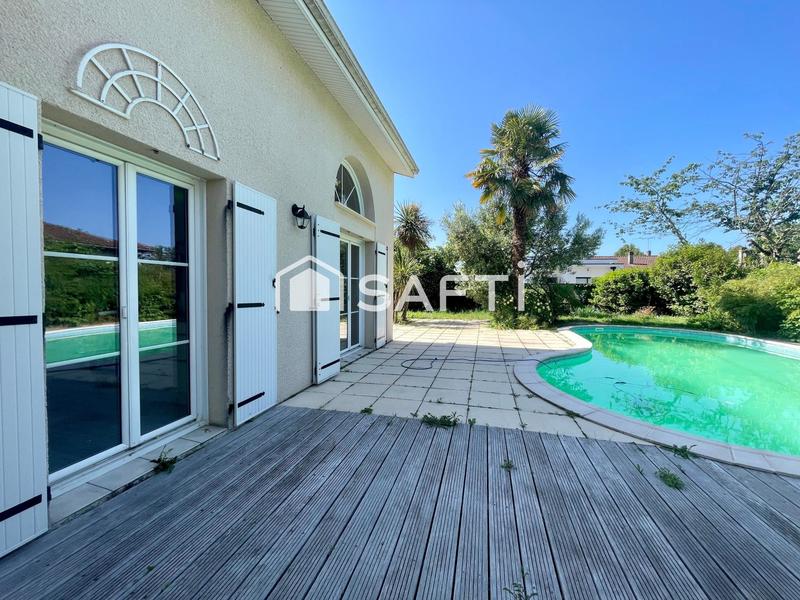 Maison - 195 m² - 8 pièces