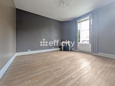 Maison - 248 m² - 9 pièces