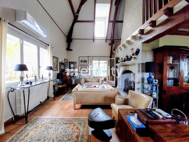 Maison - 210 m² - 7 pièces