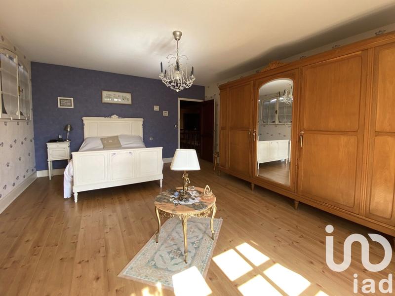 Maison - 230 m² - 7 pièces