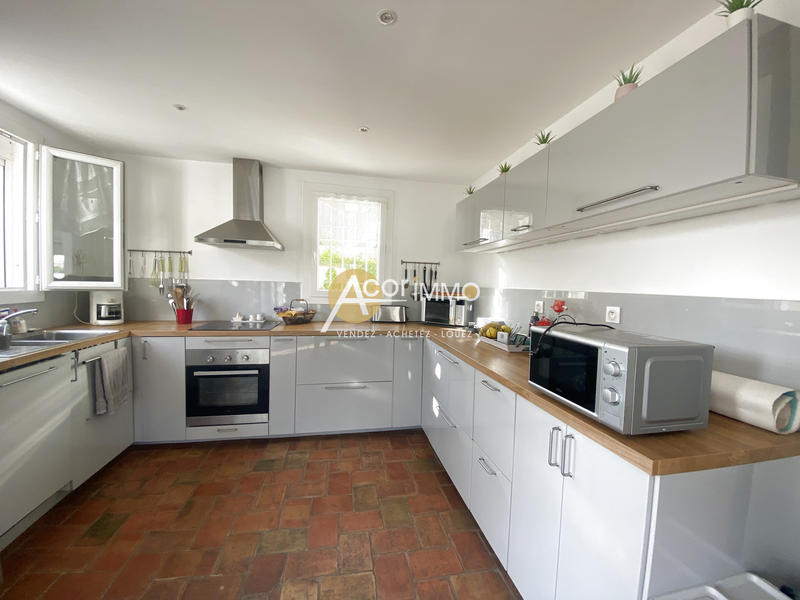 Maison - 220 m² - 8 pièces