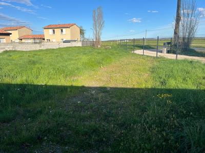 Terrain constructible - 714 m²