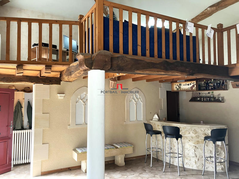 Maison - 220 m² - 6 pièces