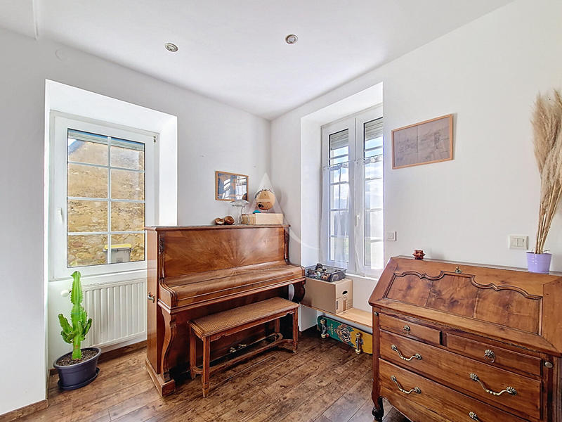 Maison - 205 m² - 9 pièces