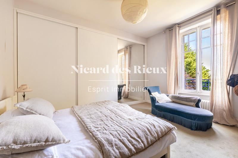 Maison - 236 m² - 10 pièces