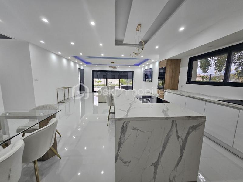 Maison - 137 m² - 5 pièces