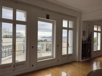 Appartement - 239 m² - 6 pièces