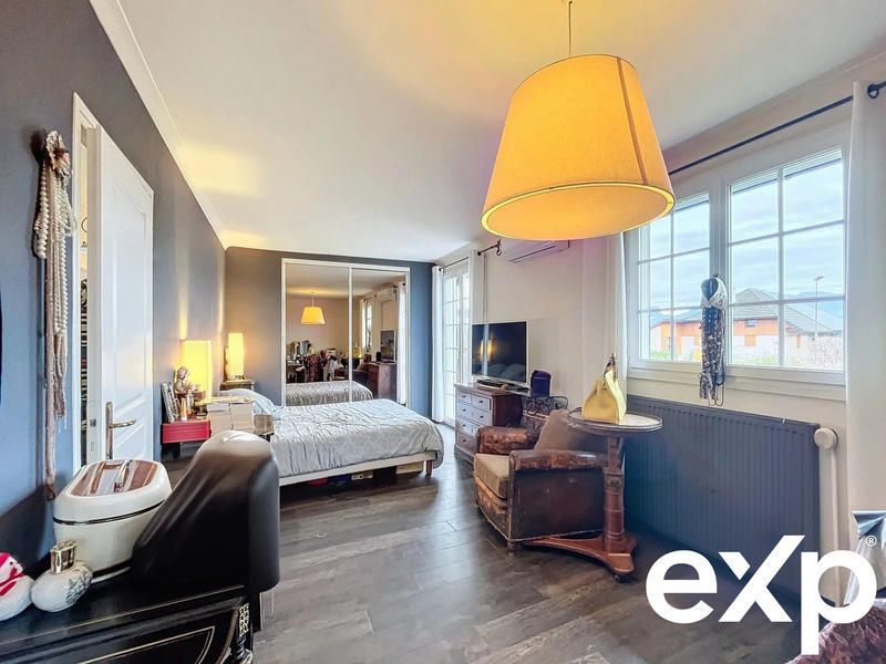 Maison - 180 m² - 7 pièces