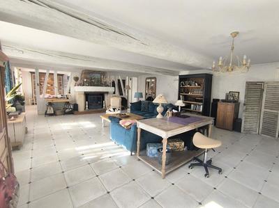 Maison - 249 m² - 7 pièces