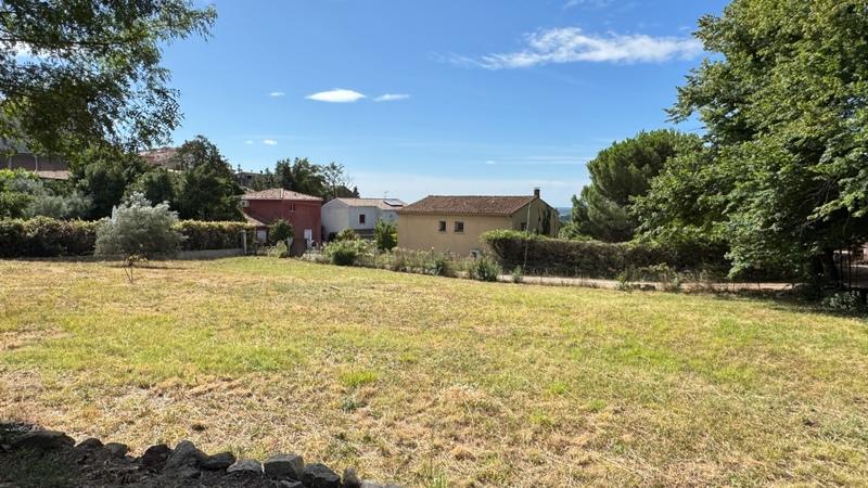 Terrain constructible - 1 271 m²