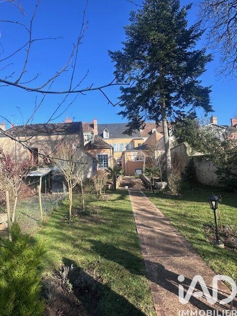 Maison de ville - 246 m² - 11 pièces