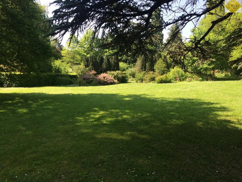 Maison - 540 m² - 11 pièces