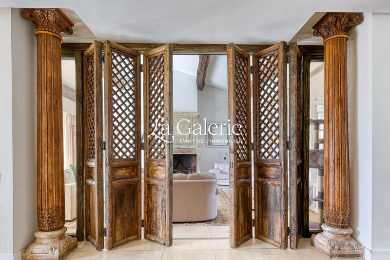 Maison - 630 m² - 13 pièces