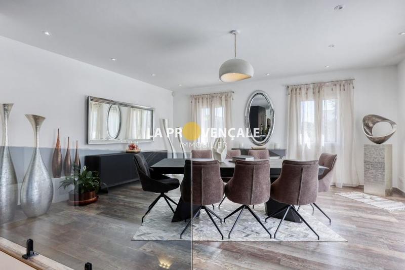 Maison traditionnelle - 250 m² - 6 pièces