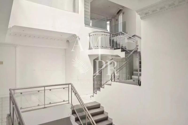 Propriété - 495 m² - 8 pièces