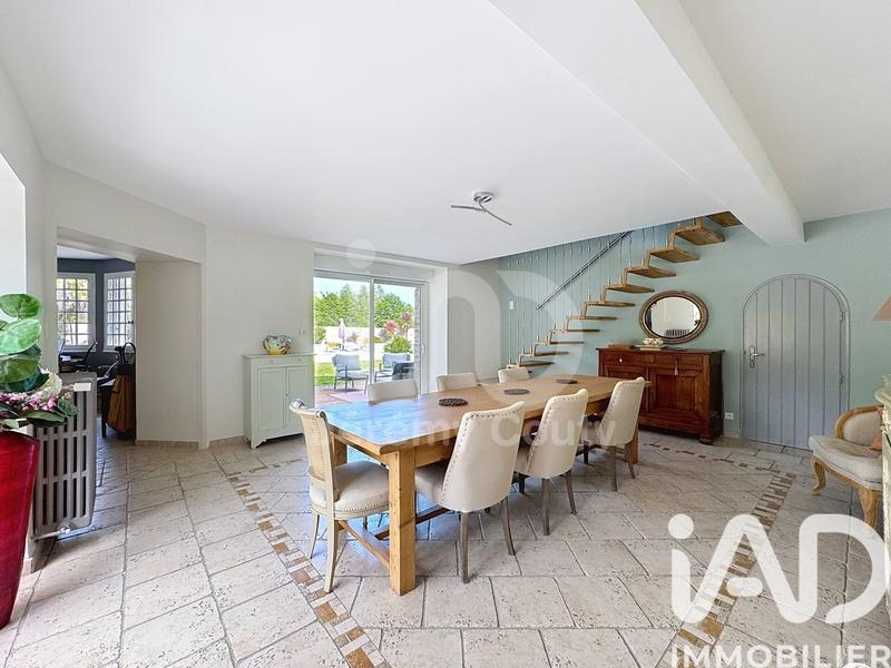 Maison - 332 m² - 12 pièces