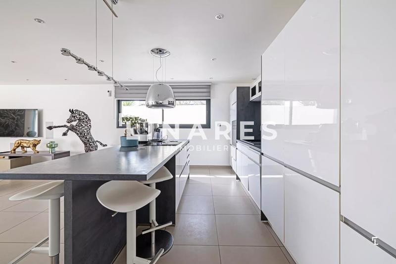 Maison - 200 m² - 4 pièces