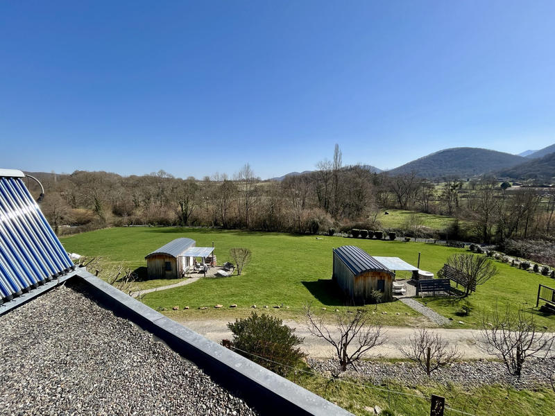 Maison contemporaine - 241 m² - 10 pièces